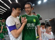 巴顿：赛前和韩佳奇开玩笑，他说今天不可能再让我进球