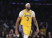 😳NBA官方赛后取消了浓眉1个前场篮板，数据改为21分19篮板