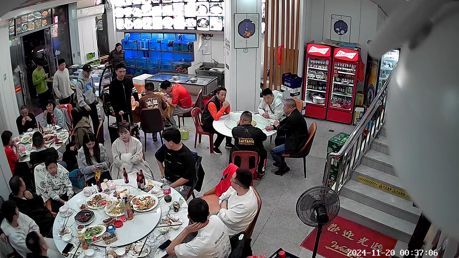 球迷霸气结账的那次？大排档老板娘：欢迎韦世豪帅哥来我们店吃饭